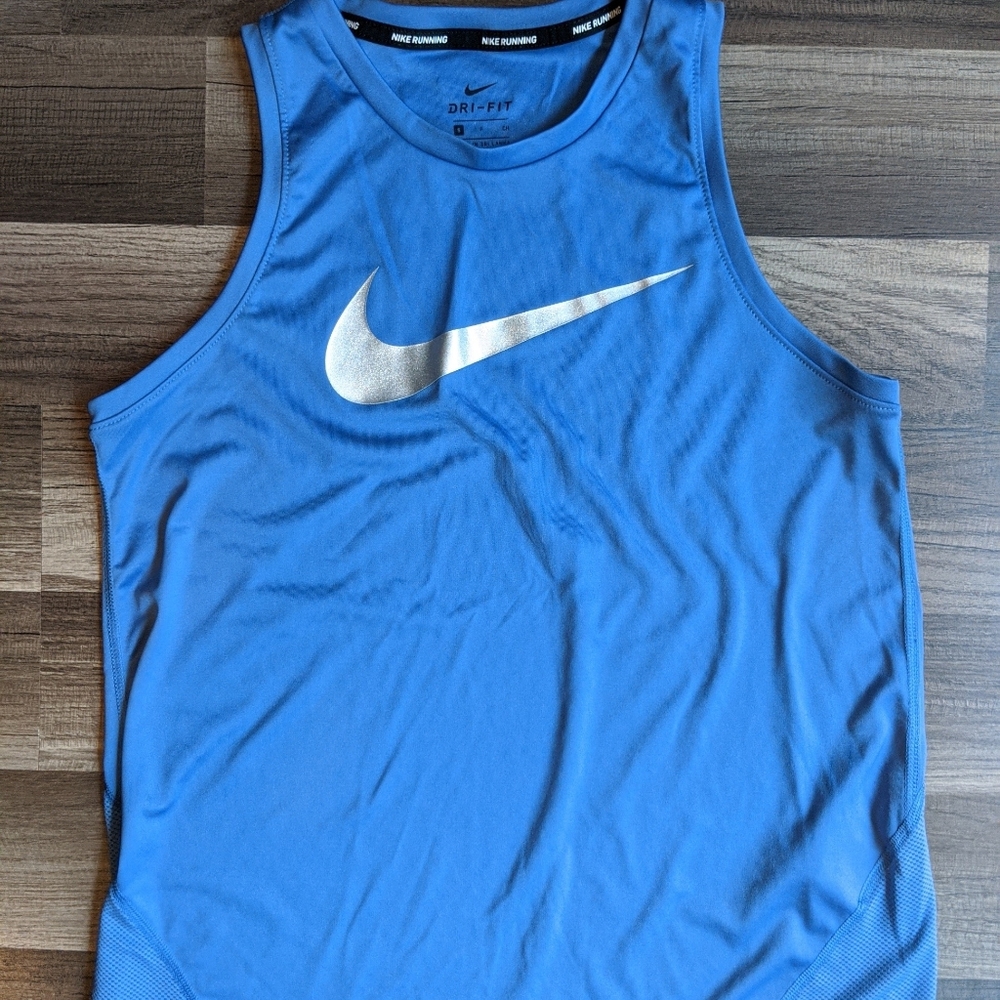 Nike top